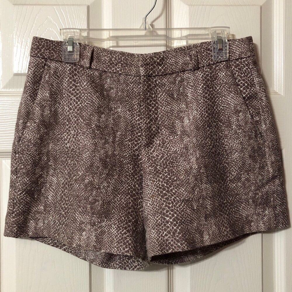 Banana Republic Dress Shorts Size 4/28 Taupe and White Snakelike Material